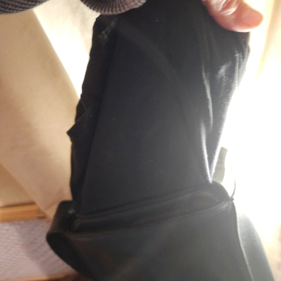 Tannery West soft leather crossbody - Picture 13 of 14